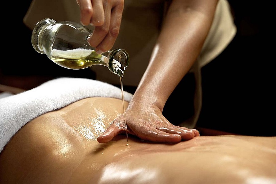 Oil massage in Arjan 